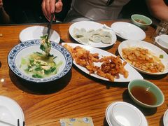 -泉畔人家·老济南经典鲁菜(大明湖店)