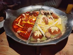 红颜花胶鸡锅-湊湊火锅·茶憩(杭州湖滨银泰in77店)