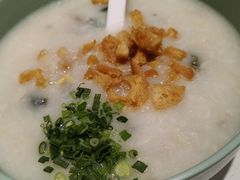 皮蛋咸瘦肉粥-喜势点·糖沙翁手工茶点·本地人茶居(永庆坊店)