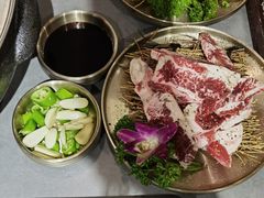 -围炉肉舍•炭烤活鳗•丹东海鲜烤肉(步行街店)
