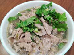 奔跑牛肉汤-犇逸·乐山跷脚牛肉·四川现炒(览海店)