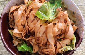 Vegetable Pepper Mixed Sauce Pea Noodles