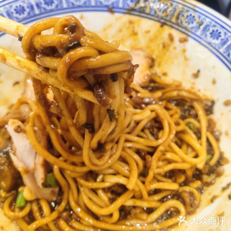 一碗炸酱一碗魂🍜