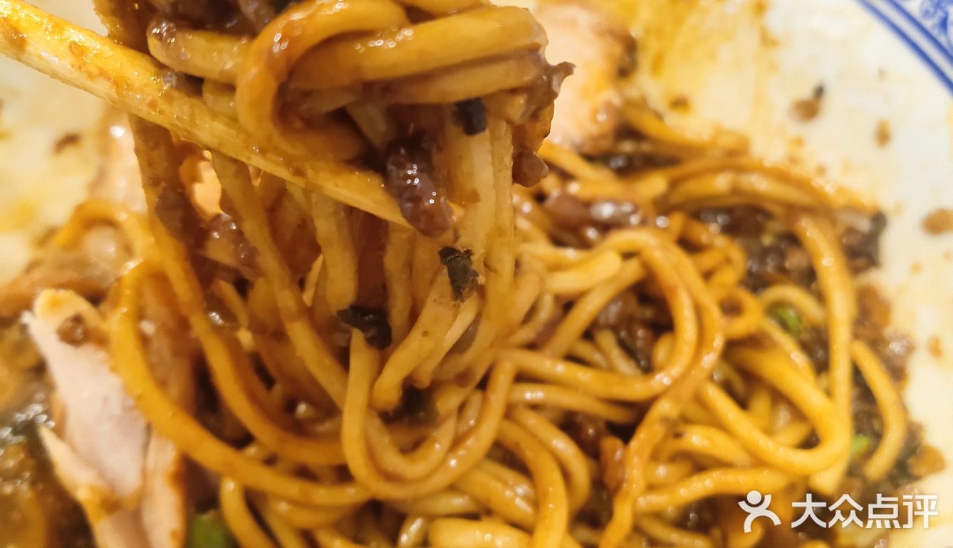 一碗炸酱一碗魂🍜