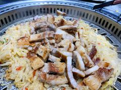酸菜-马路牙子烧烤音乐酒馆(望京店)