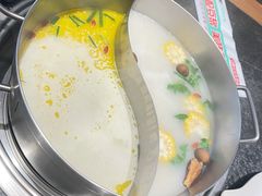 豆浆鱼骨浓汤锅-江小渔鲜鱼火锅(辽沈二街店)