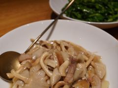 黑猪肉炒香菌-一坐一忘云南菜(北京skp店)