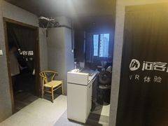 -VR 间客漫·PS电玩·虚拟现实包间游戏电竞(街道口店)
