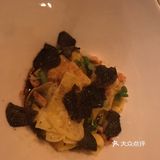 这顿饭又开始得比较早 浪费了