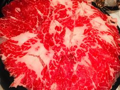 安格斯牛肉-鲜入围煮花胶鸡海鲜火锅