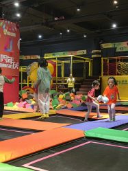 -蹦蹦跳跳(新奥购物中心店)