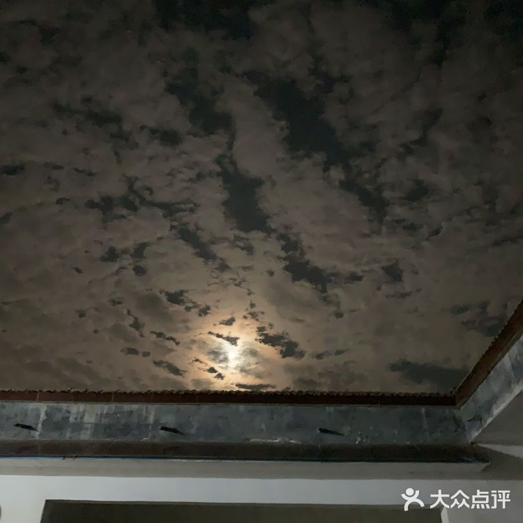 请举起你的左手左手代表着新房，让你不会向困难低头