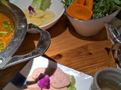 -野山舂·贵州现舂酸汤火锅(鸿通城店)