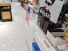 -美式眼镜·授权蔡司.依视路.尼康.豪雅.明月(人民广场店)