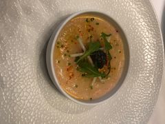 小龙虾肉酱配海胆泡沫佐鱼子酱-Amber(置地文华东方酒店)