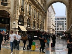 -文艺复兴百货(米兰大教堂广场店)