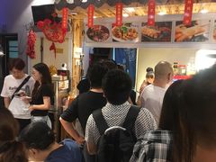 等位区-爆炸头阿姨小四川正宗川味小吃(无任何分店)