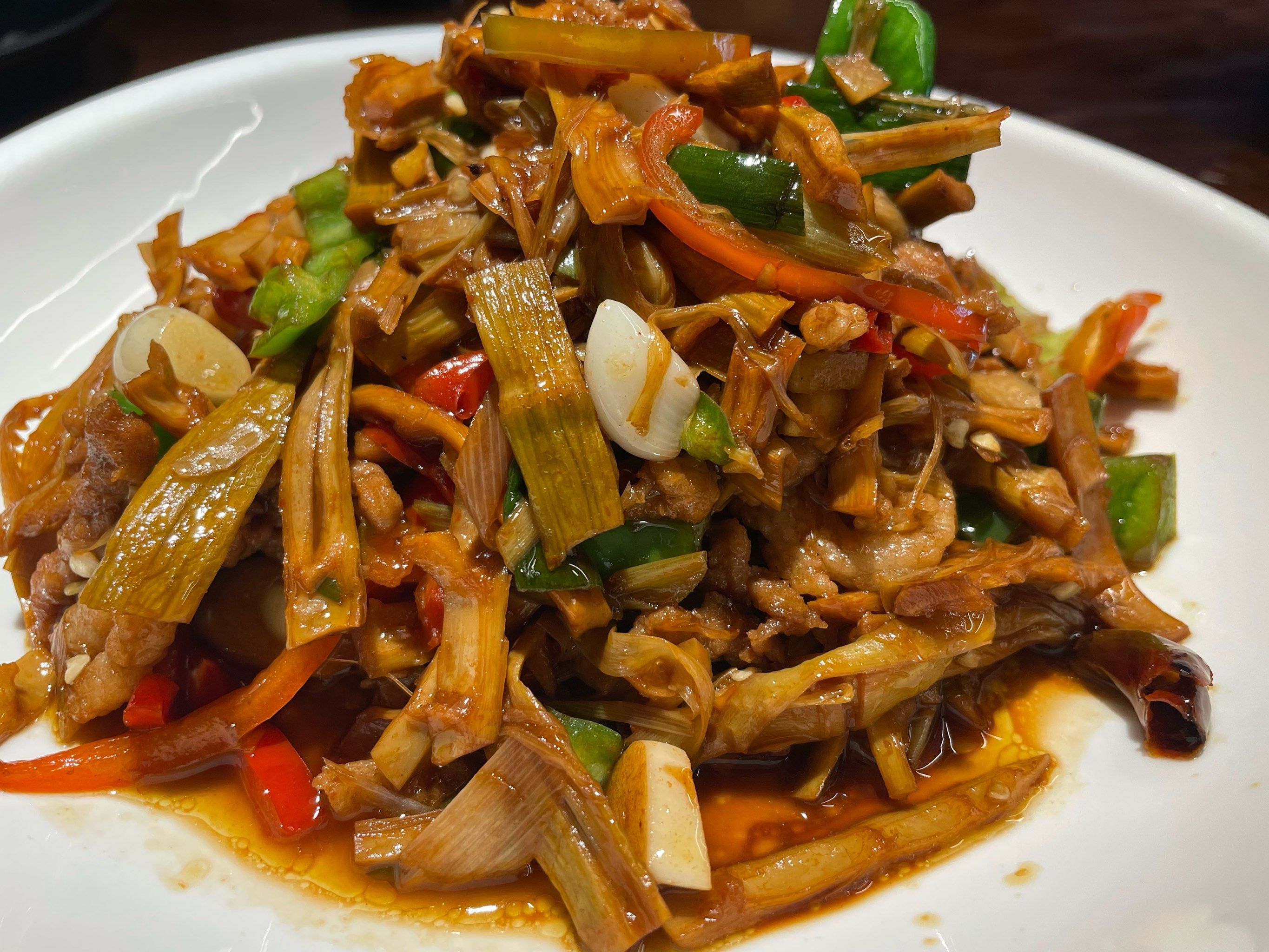 店美食合集 #热门美食尝鲜笔记 
臭鳜鱼好吃,笋干偏湖南做法
毛豆