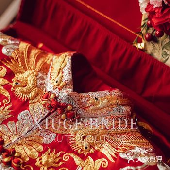 传统的工艺纯手工的一针一线缝制 这样的红色嫁衣真的爱