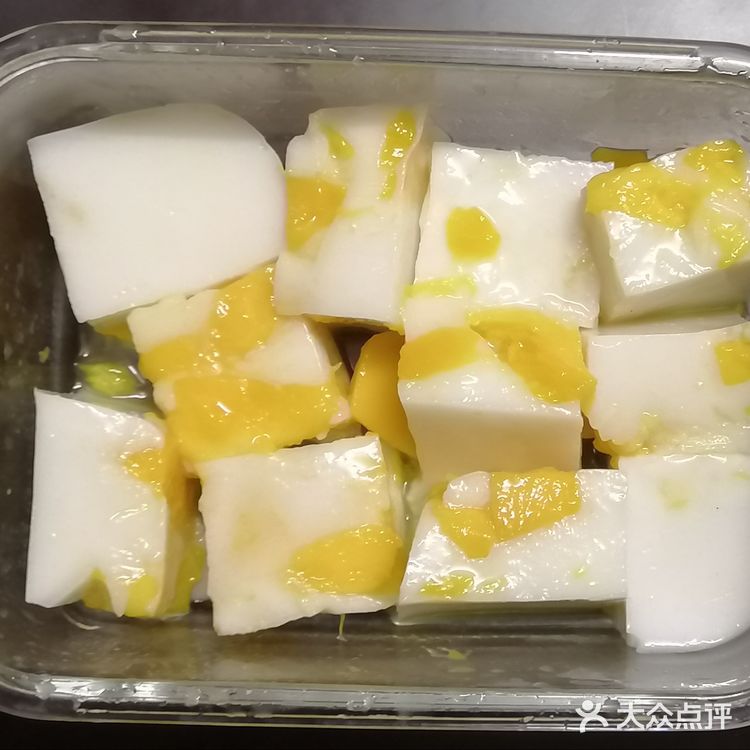 夏天就应该来碗冰冻的芒果椰奶果冻