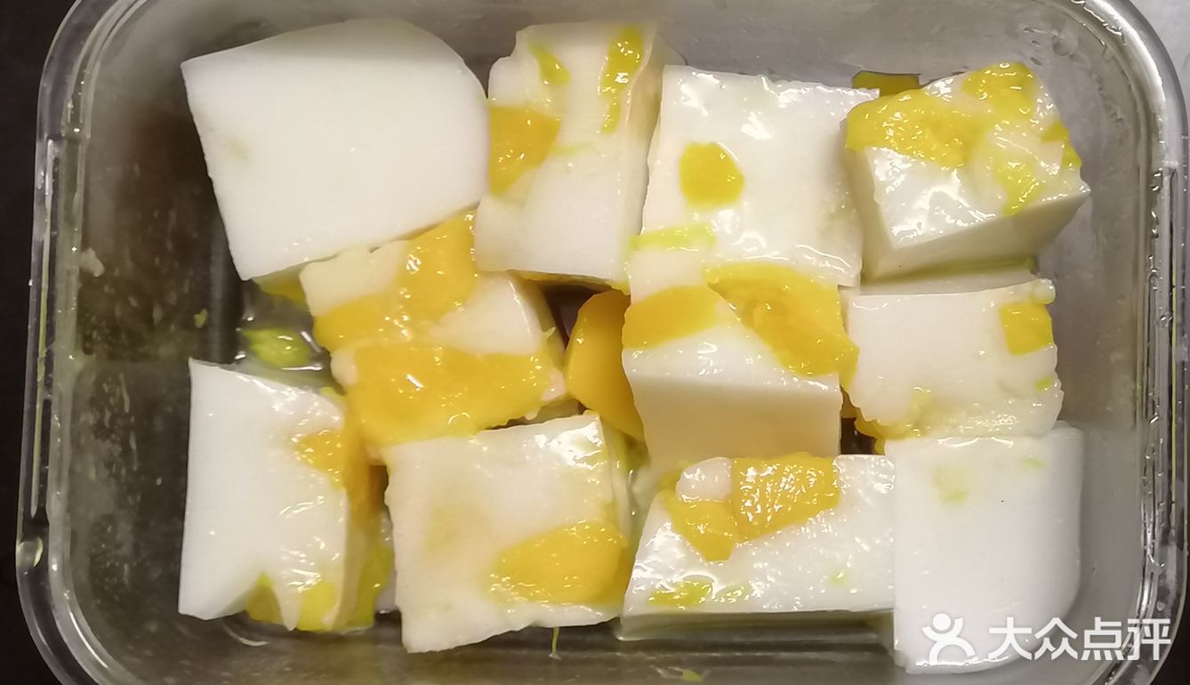 夏天就应该来碗冰冻的芒果椰奶果冻