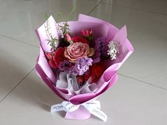 -何兮花店·气球派对鲜花店(马桥银春路万科城店)