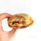 都很好吃但全是热量炸弹。肉松卷味道淡很一般