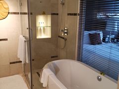 -青岛海尔洲际酒店