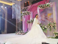 -朵拉定制美妆美甲