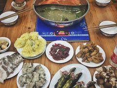 -苗伯妈酸汤火锅