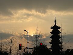 -龙华寺