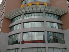 -昆明朗威酒店(昆明站火车站双桥夜市风情街店)