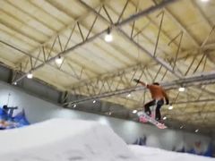 -乔波室内滑雪场