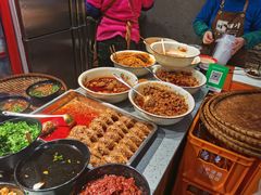 -爆炸头阿姨小四川正宗川味小吃(无任何分店)