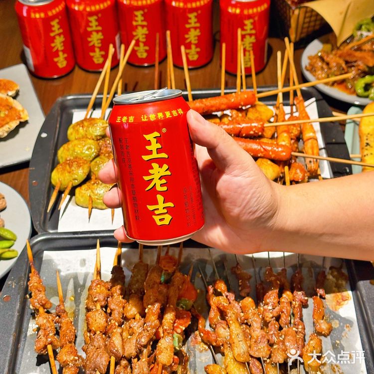 东北烧烤搭配王老吉，尽情大快朵颐