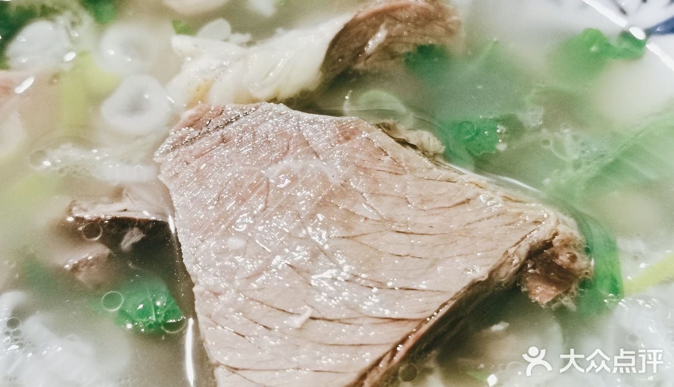 清早就顾客爆满的饸饹和水盆羊肉馆
