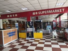 -临港服务区·停车场