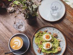 牛油果煮蛋吐司-RAC BAR(安福路店)