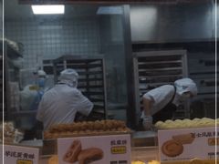 面包甜点陈列柜-鲍师傅糕点(江苏路店)