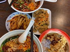 -爆炸头阿姨小四川正宗川味小吃(无任何分店)