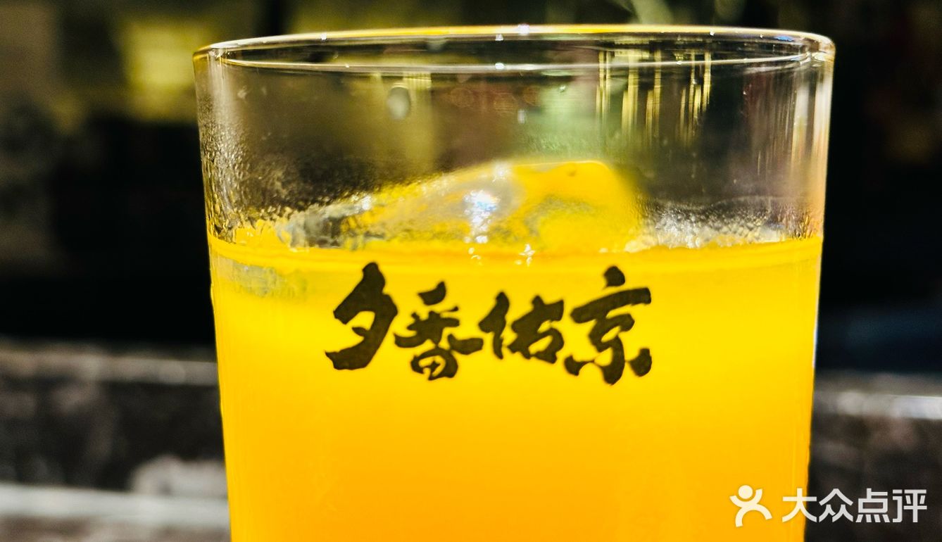 玻璃杯里的啤酒时光
