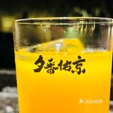 玻璃杯里的啤酒时光