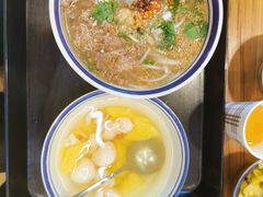 -云阿蛮云南生烫牛肉米线(奉贤路店)