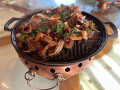 铁板炙烤坝上羊肉羊肉-那家小馆•北京菜•烤鸭(香山店)