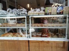 面包甜点陈列柜-老大昌(淮海中路店)