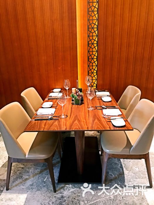 西悦·驿站 c market 自助餐厅餐具摆设图片 - 第2张