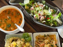 -Green Tree Rest. & Pub