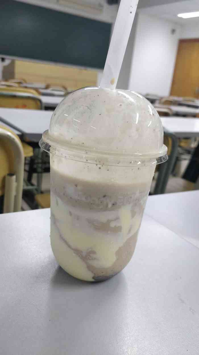 打分 全糖少冰蛋糕奥利奥奶茶~好喝!