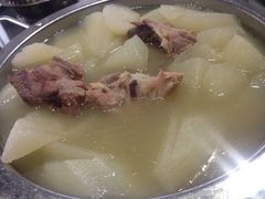 萝卜排骨汤-刘胖子家常菜·蹄花焖藕(中南店)