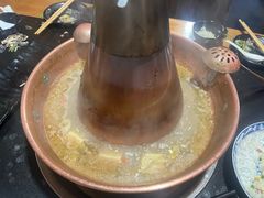 -果松木炭酸菜铜火锅·外婆参鸡汤